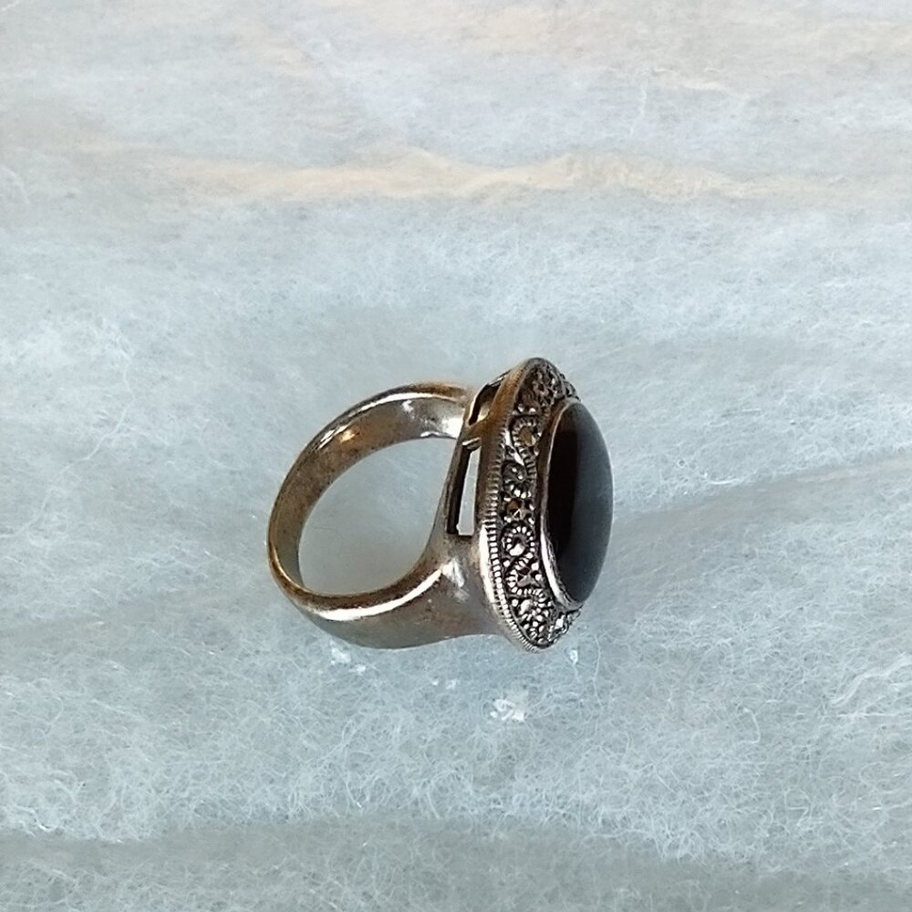 Oval Marcasite and Silver Ring size 8 - Picture 3 of 6